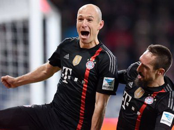 Robben -Người hùng của trận đấu với cú đúp rất đẳng cấp giúp Bayern Vô địch Mùa Thu trước 2 vòng đấu (Nguồn: Fcb.de) Hủy diệt Augsburg, Bayern có Autumn Cup, BvB tiếp tục chìm sâu ảnh 2