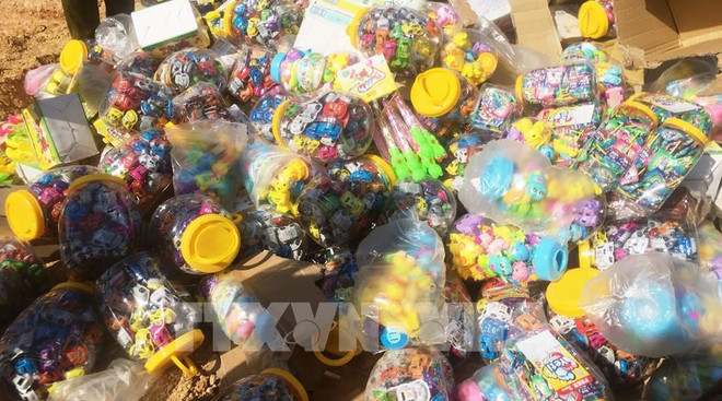 Thu giữ số lượng lớn đồ chơi trẻ em và bánh kẹo không rõ nguồn gốc ảnh 1