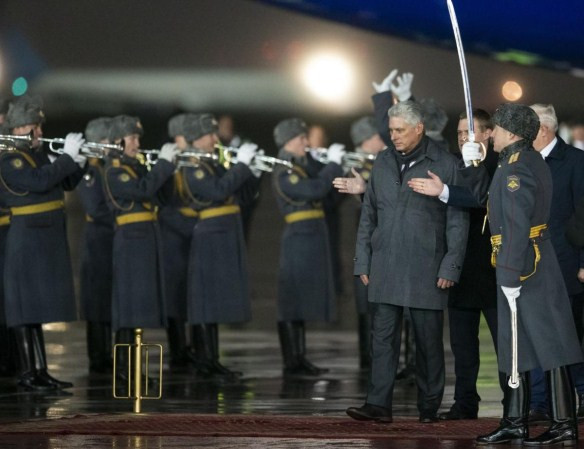 Chủ tịch Cuba thăm chính thức Nga, bàn về hợp tác chiến lược ảnh 1