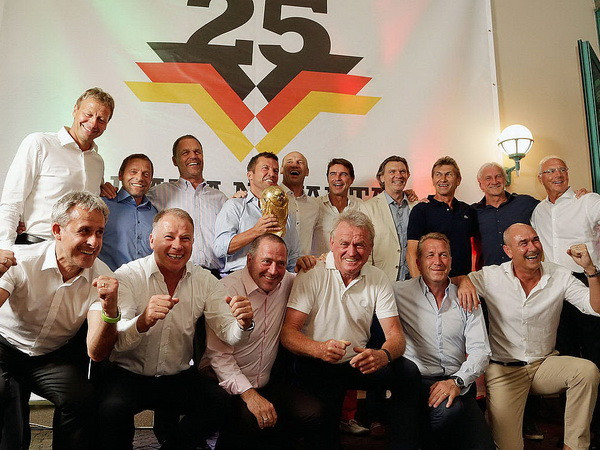 Những nhà vô địch World Cup 1990 kỷ niệm ngôi sao thứ 3 lần 25 ảnh 1