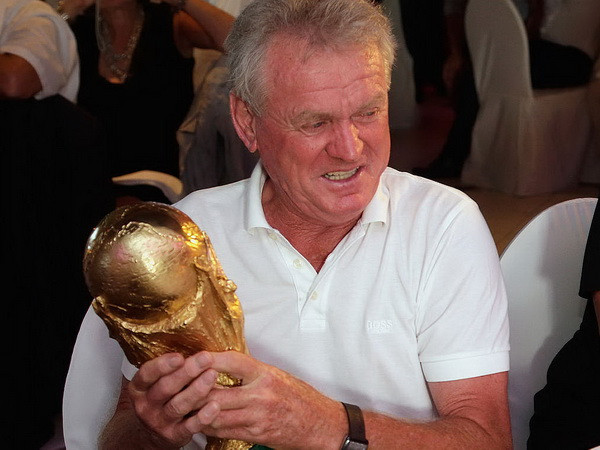 Những nhà vô địch World Cup 1990 kỷ niệm ngôi sao thứ 3 lần 25 ảnh 14