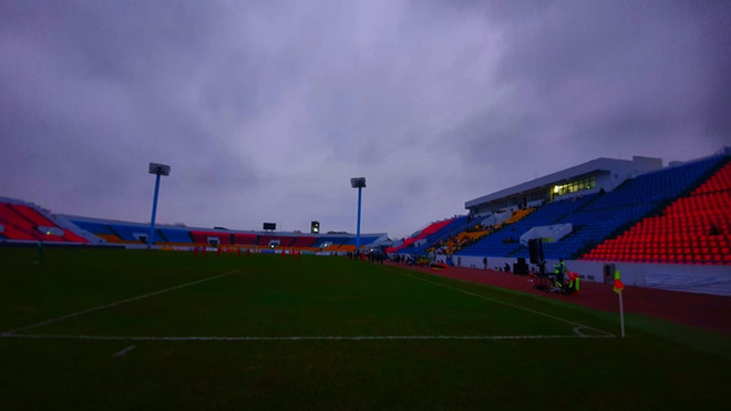 Sân Cẩm Phả mất điện giữa trận Việt Nam-Australia dù mới được nâng cấp ảnh 1