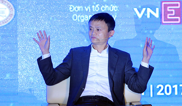 Tỷ phú Jack Ma: 'Dùng điện thoại, kẻ móc túi sẽ thất nghiệp hết' ảnh 1