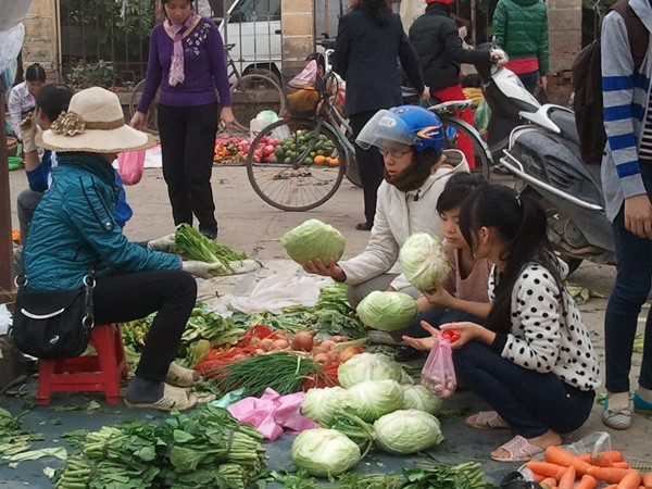Hà Nội: Thời tiết mưa rét đẩy giá các loại rau, củ tăng mạnh ảnh 1
