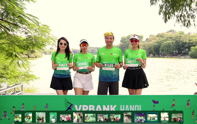 Hàng nghìn vận động viên háo hức đi nhận Bib giải chạy VPIM 2023 ảnh 6