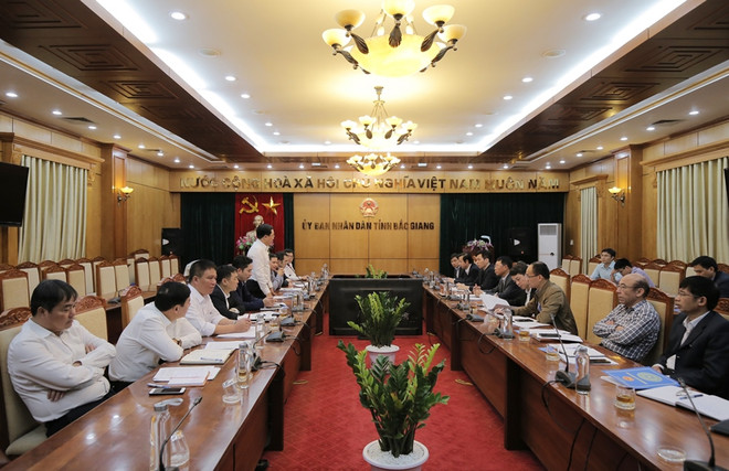 Đoàn công tác làm việc với Ủy ban Nhân dân tỉnh Bắc Giang. (Ảnh: CTV/Vietnam+) Bắc Giang nỗ lực hướng tới chuẩn nông thôn mới kiểu mẫu ảnh 2