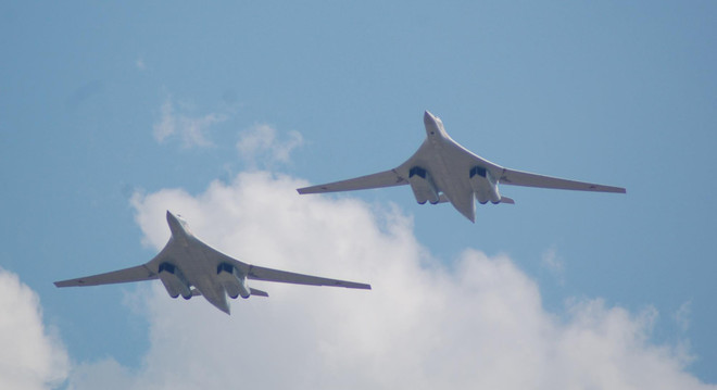 Máy bay ném bom chiến lược Tu-160 cuar Nga. (Nguồn: AVN) Máy bay Tu-160 của Nga trở về căn cứ sau cuộc diễn tập gần Alaska ảnh 1