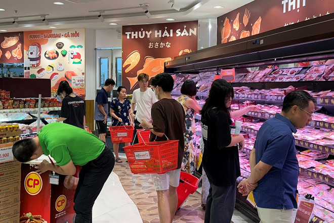 Các chuyên gia khuyên nên mua hàng thực phẩm ở nhưng nơi uy tín, có nguồn gốc rõ ràng. (Ảnh: Vietnam+) 2.jpg