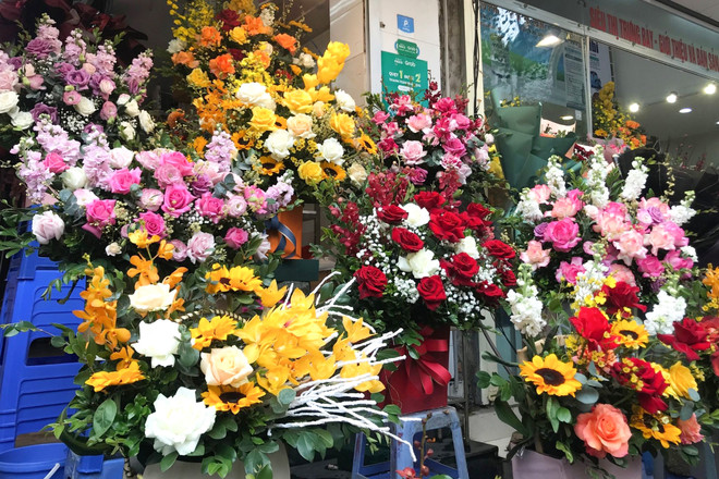 Thị trường Valentine: Đa dạng các loại quà tặng dành cho cặp đôi ảnh 1