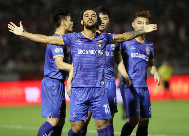 Công Phượng ghi bàn, TP.HCM vẫn mất 3 điểm và ngôi đầu bảng xếp hạng ảnh 1