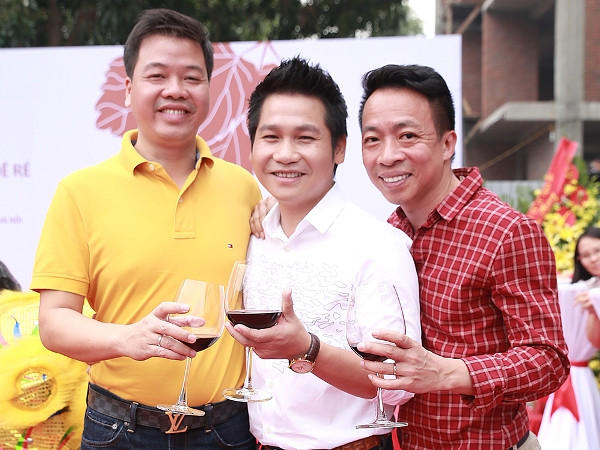 Sao Việt chúc mừng Trọng Tấn “bén duyên” với đặc sản dê ré ảnh 3