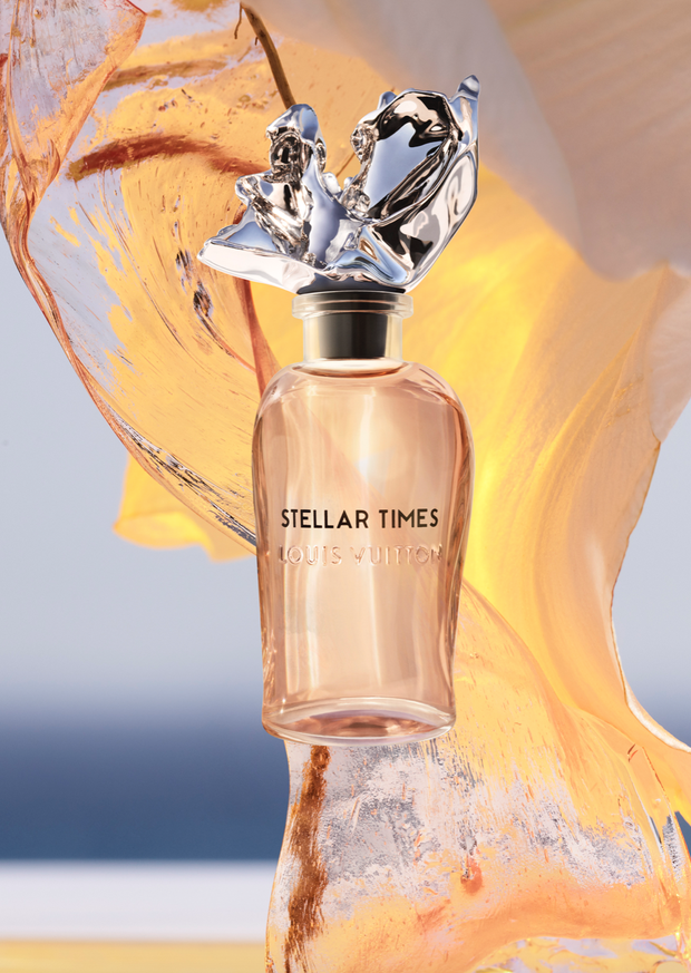 Stellar Times (Sao thời gian): Hương thơm được chiết xuất từ nguyên liệu thuộc họ gỗ, sử dụng hương hổ phách pha lẫn với hoa cam... Louis Vuitton và bộ sưu tập nước hoa Les Extrait: Cảm xúc tinh tế ảnh 3