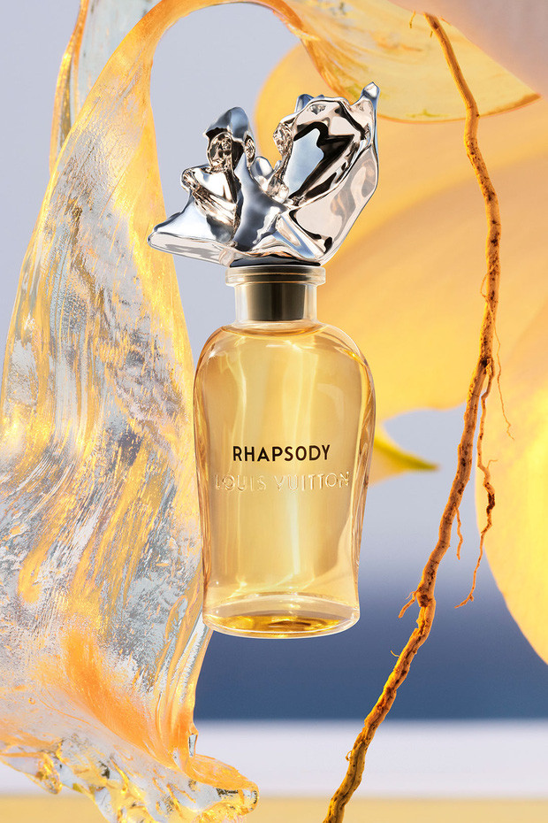 Rhapsody (Sử thi ca) lại mang hương thơm chypre điển hình với sự kết hợp của rêu, hoắc hương, cỏ vetiver, hoa hồng, hoa nhài và hoa linh lan. Louis Vuitton và bộ sưu tập nước hoa Les Extrait: Cảm xúc tinh tế ảnh 7