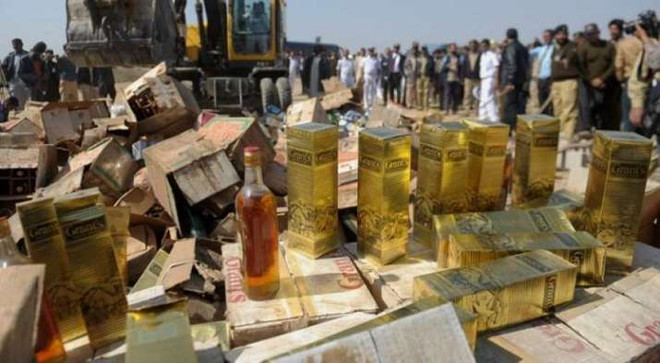 Ấn Độ: Hơn 80 người thiệt mạng do uống phải rượu lậu ảnh 1