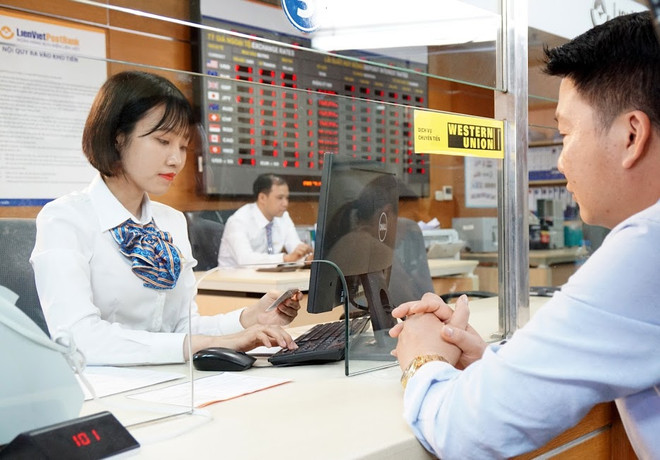 HOSE đã nhận hồ sơ đăng ký niêm yết cổ phiếu của LienVietPostBank ảnh 1