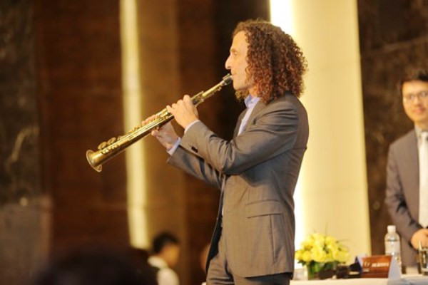 Kenny G: Tôi sẽ biểu diễn một chút về kỷ lục trên sân khấu tối nay ảnh 2