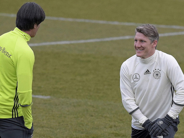 Joachim Löw vẫn tin Schweinsteiger sẽ có mặt tại Euro 2016 ảnh 1