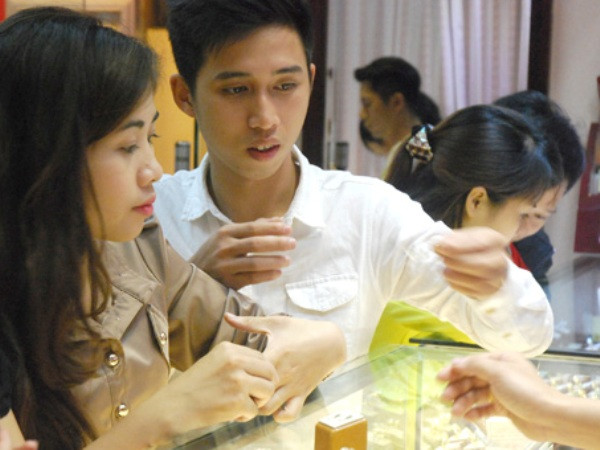 Tăng 300.000 mỗi lượng, vàng SJC tiếp tục "phi mã" vào cuối tuần ảnh 1