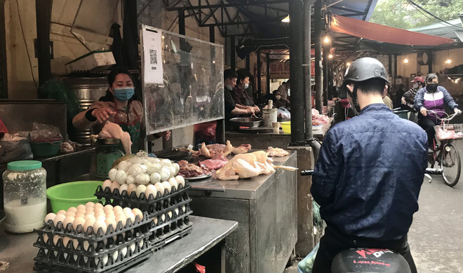 Hà Nội: Giá thực phẩm tại chợ truyền thống tăng cao những ngày cận Tết ảnh 1