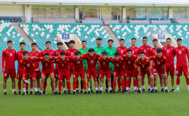 Tân HLV U23 Việt Nam thừa nhận áp lực khi phải thay ông Park Hang-seo ảnh 1