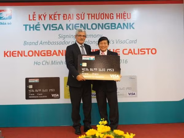 Cựu huấn luyện viên Calisto làm đại sứ thương hiệu Kienlongbank Visa ảnh 1