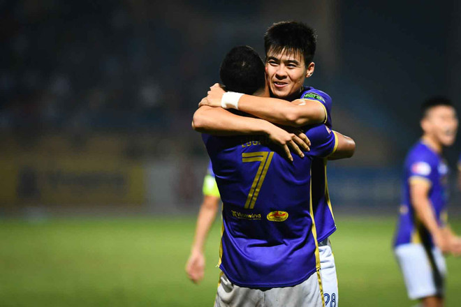 Ban tổ chức chuẩn bị các kịch bản trao cúp cho nhà vô địch V-League ảnh 1