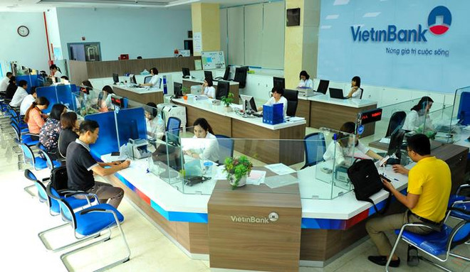 Giao dịch tại Vietinbank. (Ảnh: CTV) Tận hưởng ưu đãi đặc quyền cùng thẻ VietinBank Premium Banking ảnh 1