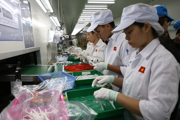 Doanh nghiệp chủ động các phương án sản xuất, kinh doanh khi dịch bệnh diễn biến phức tạp. (Ảnh: Đức Duy/Vietnam+) Ngân hàng giảm lợi nhuận để hỗ trợ khách hàng bị thiệt hại do dịch ảnh 1