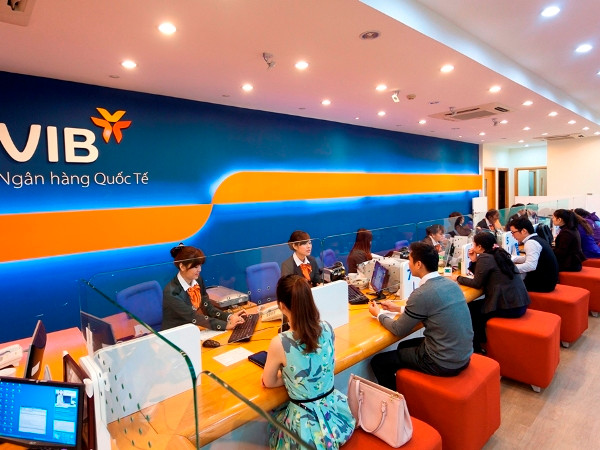 Giao dịch tại VIB. (Nguồn: VIB) Những sự kiện nổi bật của ngành ngân hàng trong năm 2016 ảnh 6
