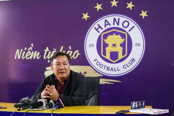 Tân HLV Hà Nội FC mong cầu thủ đoàn kết để bám đuổi HAGL ở V-League ảnh 1