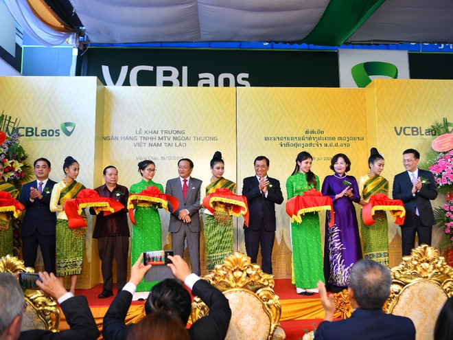 Vietcombank mở ngân hàng con đầu tiên trên thế giới tại Lào ảnh 1