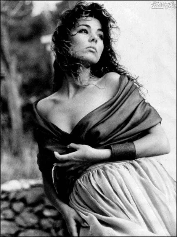 Nữ hoàng nhạc Pop Sandra đến Việt Nam sớm 1 ngày để giao lưu với fan ảnh 2