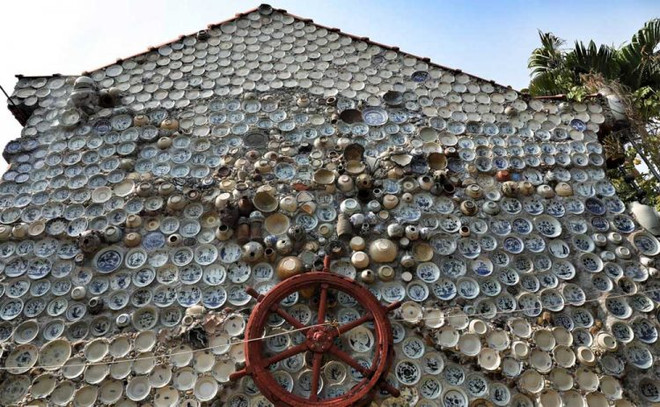 Người đàn ông Việt Nam lên báo Tây vì dùng 10.000 đồ gốm trang trí nhà ảnh 2