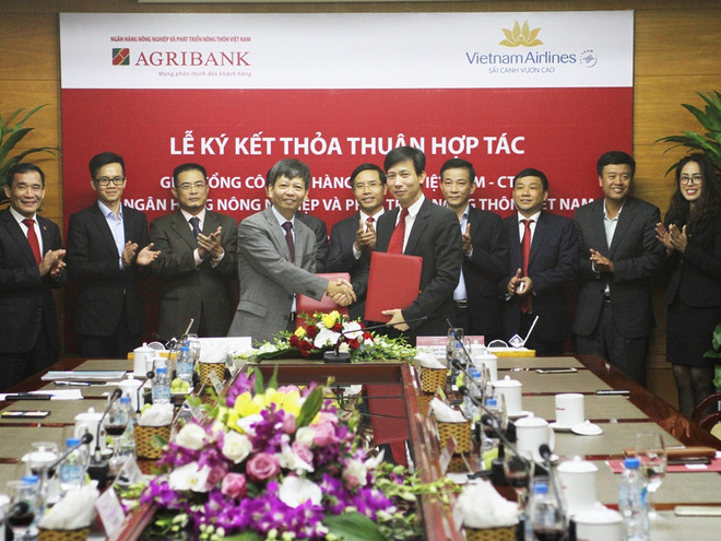 Agribank và Vietnam Airlines ký kết hợp tác phục vụ khách hàng ảnh 1