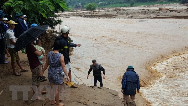 BIDV quyên góp 300 triệu đồng hỗ trợ gia đình các nạn nhân của lũ lụt ảnh 1