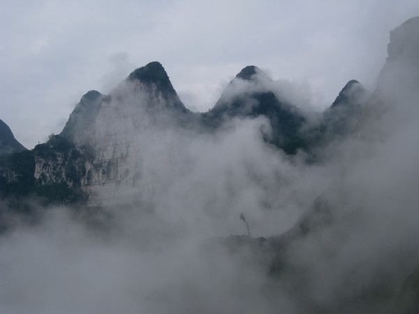 Cao nguyên đá Đồng Văn hút hàng nghìn khách du lịch ảnh 1