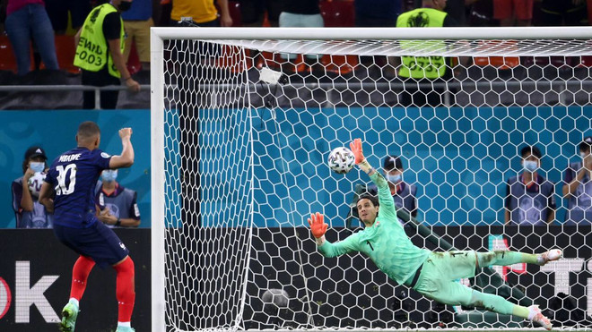 Mbappe và cú sút penalty hỏng ăn Kylian Mbappe nói gì sau pha đá hỏng penalty khiến tuyển Pháp bị loại? ảnh 2