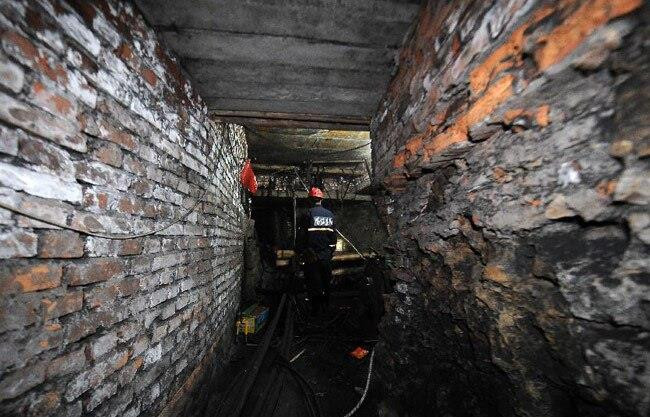 Trung Quốc: Mỏ bị ngập nước khiến hàng chục người mắc kẹt ảnh 1