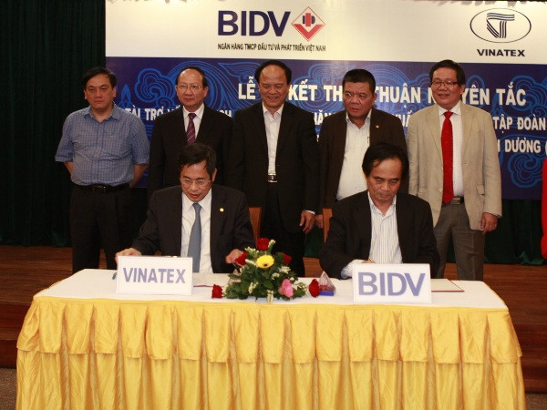Lãnh đạo hai bên ký kết (Nguồn: BIDV). BIDV tài trợ 600 triệu USD để Vinatex mở rộng đầu tư ảnh 1