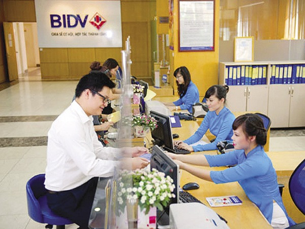 Khách hàng giao dịch tại BIDV. (Nguồn: BIDV) BIDV trình bày "khó khăn" sau yêu cầu chia cổ tức của Bộ Tài chính ảnh 1