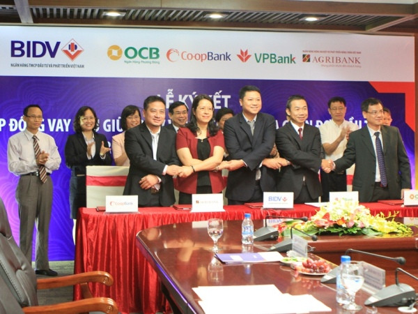 BIDV ký hợp đồng vay phụ với 4 ngân hàng cấp tín dụng cho dự án VnSAT ảnh 1