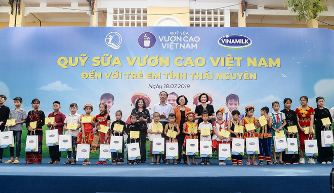 Quỹ Sữa Vươn Cao Việt Nam tặng 70.000 ly sữa cho trẻ em Thái Nguyên ảnh 1