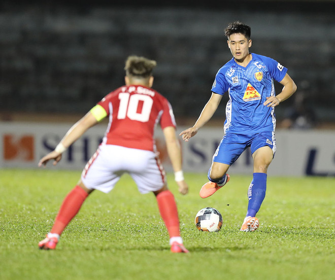 HLV Vũ Hồng Việt từ chức và chuyện lạ của nhà vô địch Quảng Nam ảnh 2