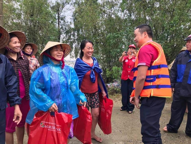 Agribank dành 3 tỷ đồng hỗ trợ 6 tỉnh miền Trung khắc phục thiên tai ảnh 1