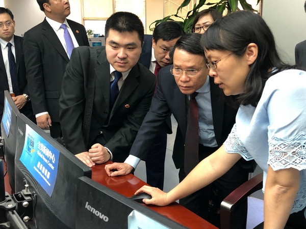 Tổng Giám đốc Thông tấn xã Việt Nam Nguyễn Đức Lợi thăm và làm việc tại Trung Quốc. (Nguồn: TTXVN) Đẩy mạnh hợp tác giữa Thông tấn xã Việt Nam và Tân Hoa xã ảnh 1