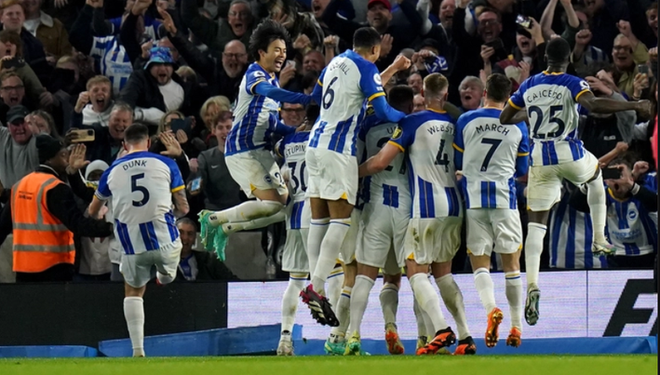 Manchester United thua Brighton, cuộc đua top 4 ngày càng gay cấn ảnh 1