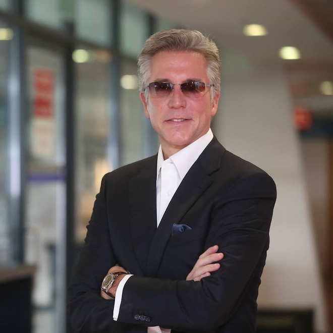 Từ cậu bé giao báo đến tổng giám đốc của tập đoàn toàn cầu ảnh 3