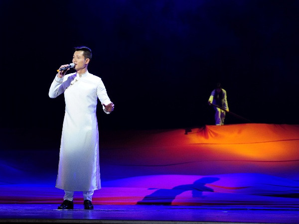 Ca sỹ Đức Tuấn ra mắt DVD “Bài ca không quên” đúng dịp 30/4 ảnh 1