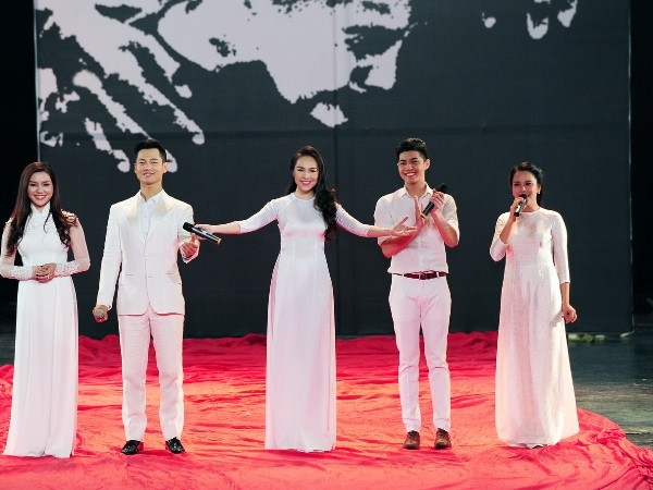 Ca sỹ Đức Tuấn ra mắt DVD “Bài ca không quên” đúng dịp 30/4 ảnh 3