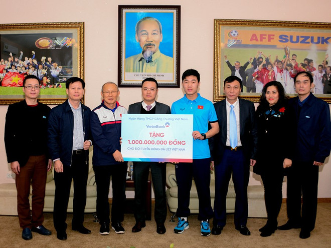 VietinBank trao tặng 1 tỷ đồng cho đội tuyển U23 Việt Nam ảnh 1